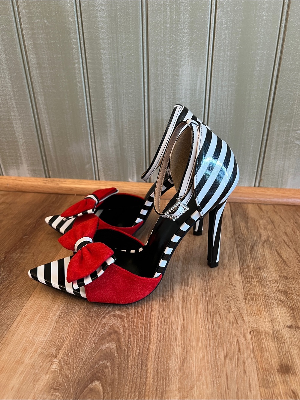 Striped Black & White Pointed Toe Heels with Red Bow - brand new Never worn!